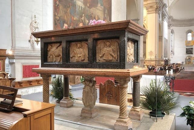 Саркофаг мощи святого Луки